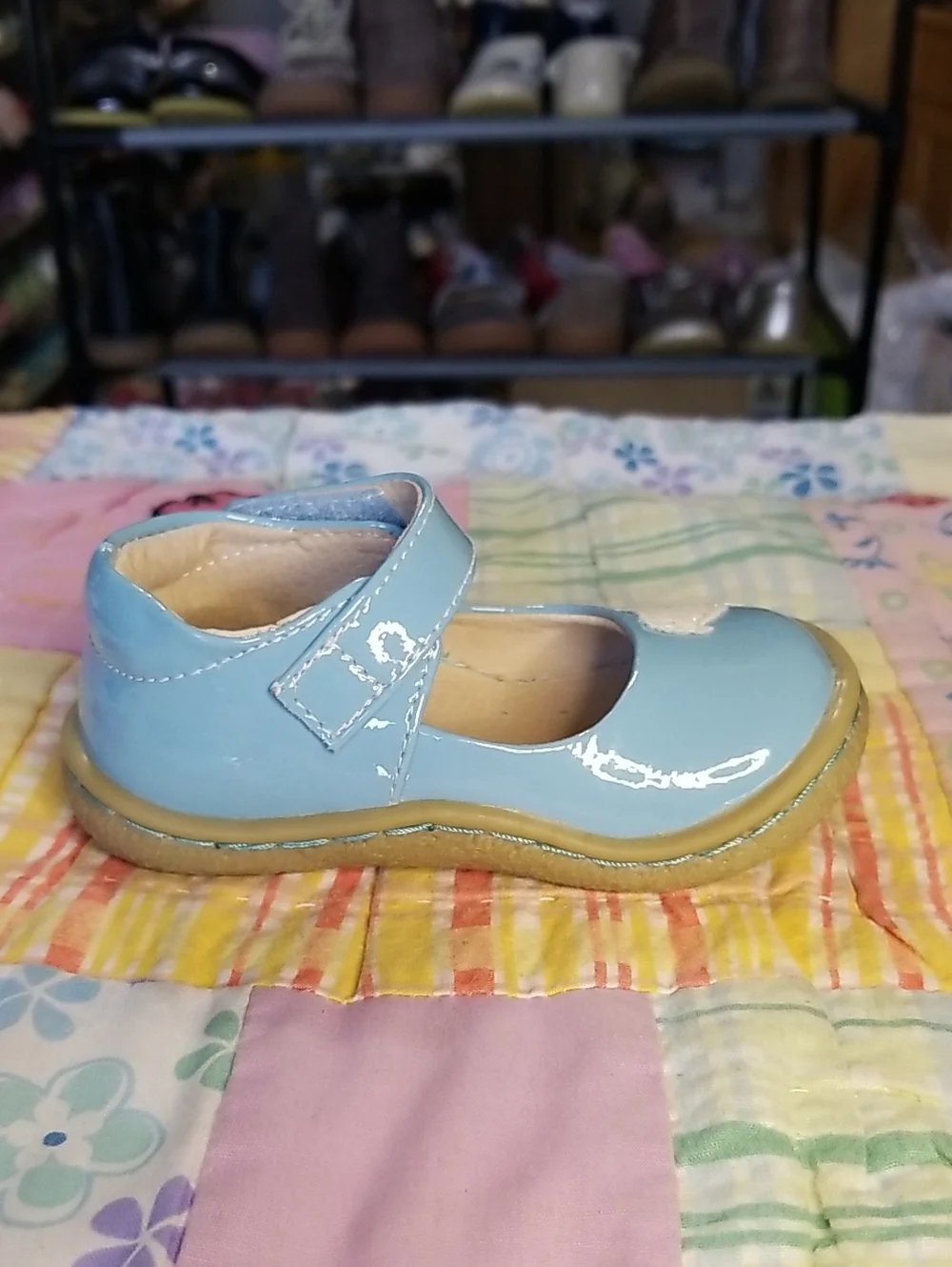 Livie & Luca Baby Blue Patent Leather Mary Janes with Glitter Bird Size 4 Pio